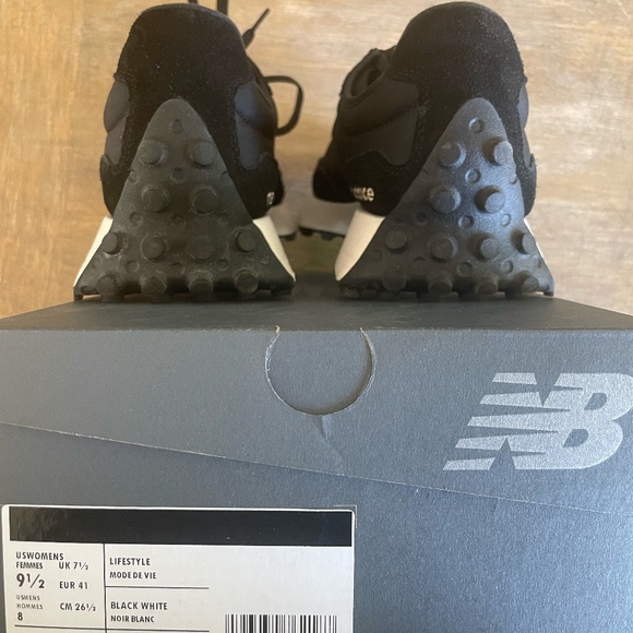 New Balance 327 - Women's 9.5 - Black and Sea Salt - Picture 3 of 8